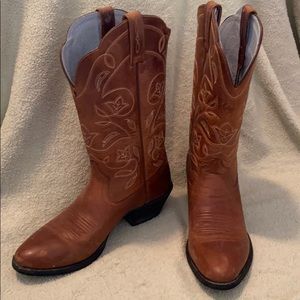 Ariat cowgirl boots